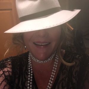 Meet your Posher, Elizabeth